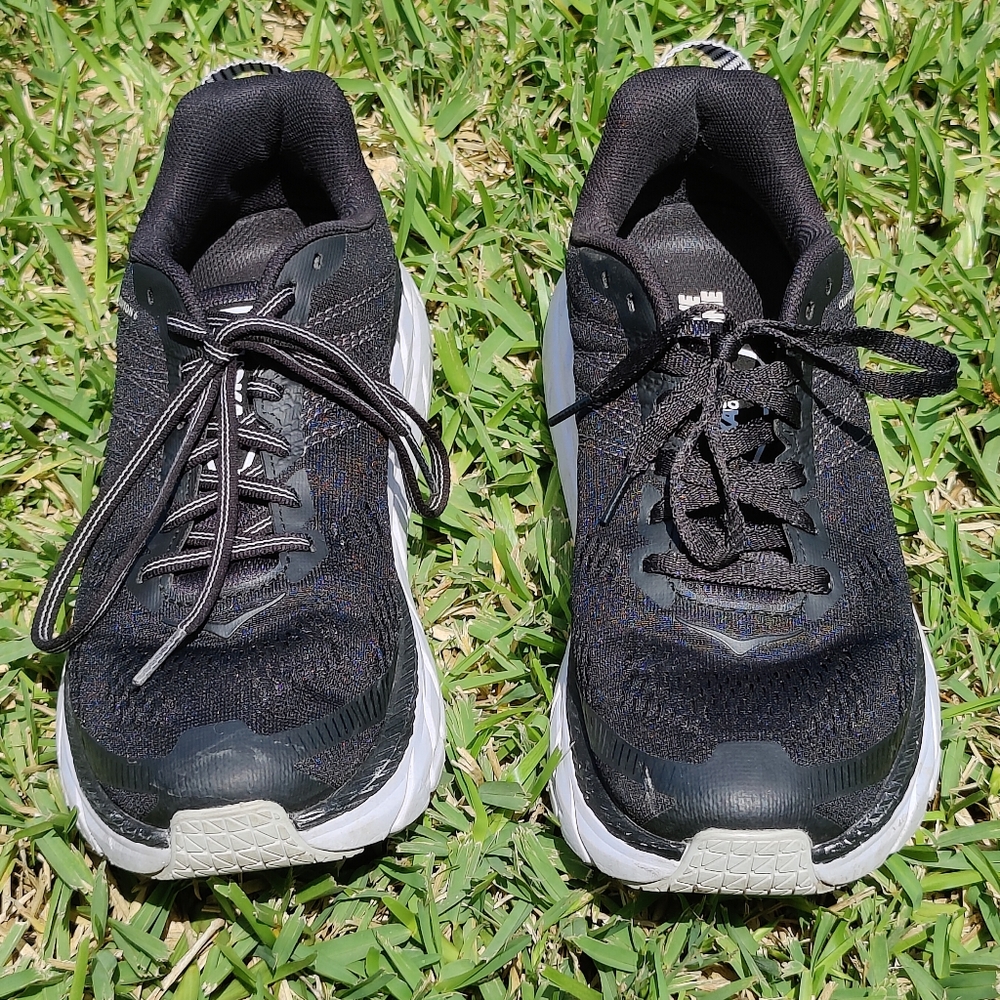 Hoka One One Clifton 6, Women's size 8, black